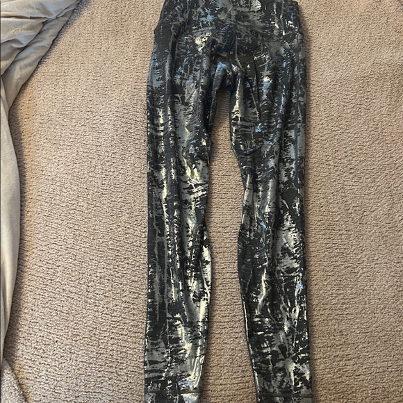 lululemon athletica Black & Gray Abstract Print Leggings - Picture 5 of 5